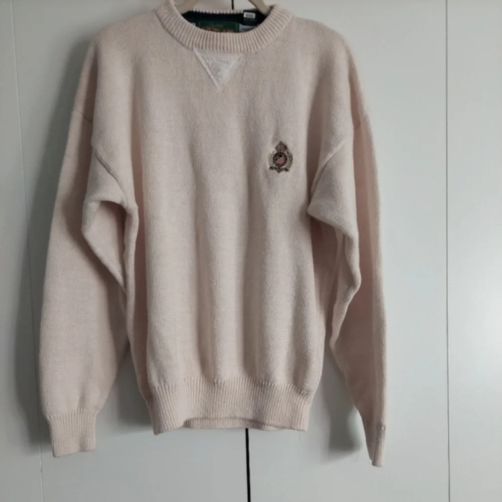 Vintage Knit Sweater Large Embroidered logo Cream Preppy